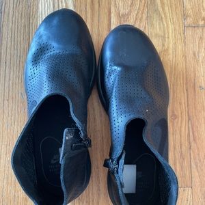 Rare women’s Nike booties.